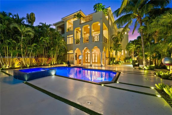 1530 Island Blvd, Aventura FL 33160