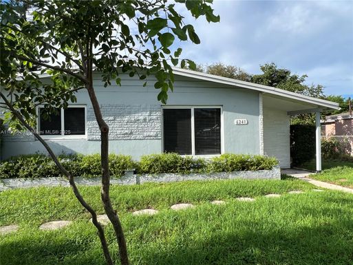 6241 SW 38th Ct, Davie FL 33314