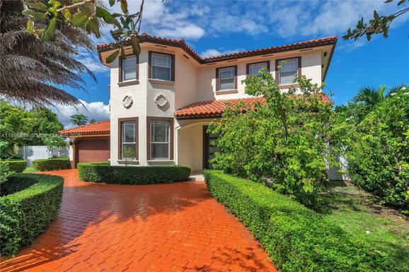 9261 SW 174th St, Palmetto Bay FL 33157