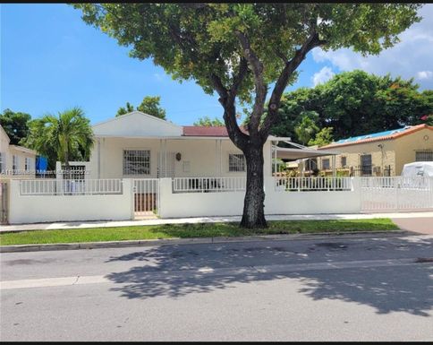 2252 SW 10th St # C, Miami FL 33135