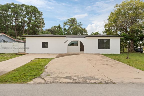 8560 Southampton Dr, Miramar FL 33025