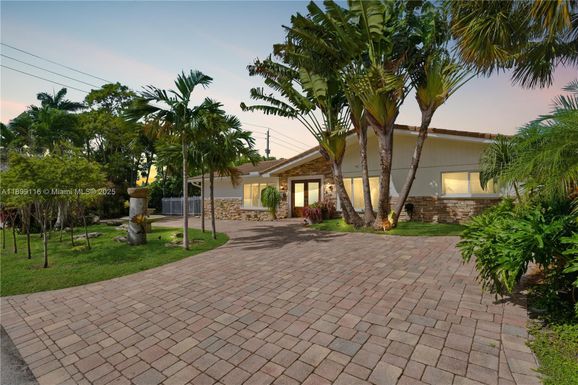3901 NE 25th Ave, Lighthouse Point FL 33064