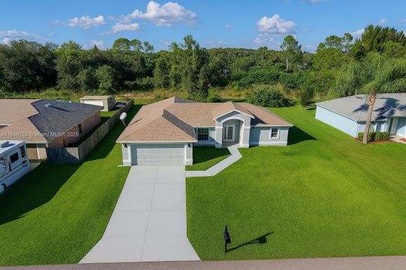 116 ridgemont Dr, Lehigh Acres FL 33972