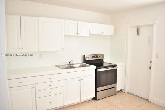 637 NW 6th Ct # 2S, Hallandale Beach FL 33009