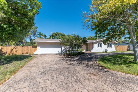 10533 SW 114th St, Miami FL 33176