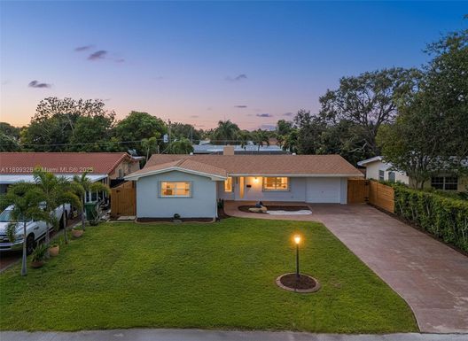 8860 NW 15th St, Pembroke Pines FL 33024