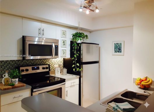 620 SW 111th Ave # 104, Pembroke Pines FL 33025