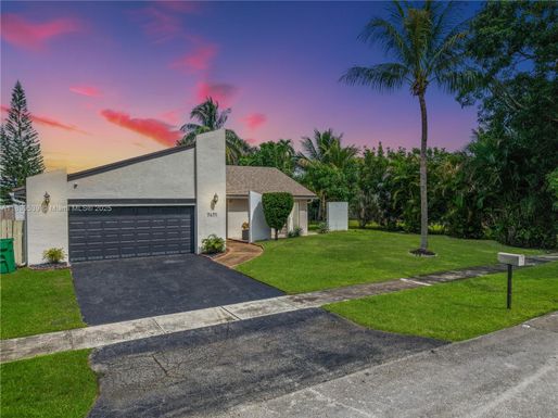 7471 NW 35th St, Lauderhill FL 33319