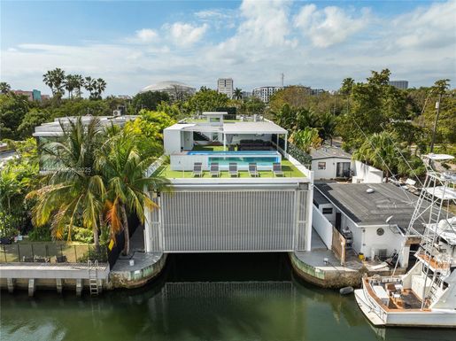 641 NW 7th St Rd, Miami FL 33136