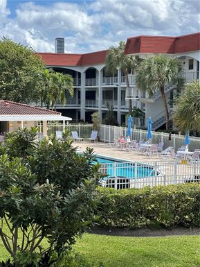 581 Blue Heron Dr # B, Hallandale Beach FL 33009