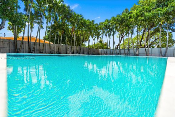 200 E 60th St, Hialeah FL 33013