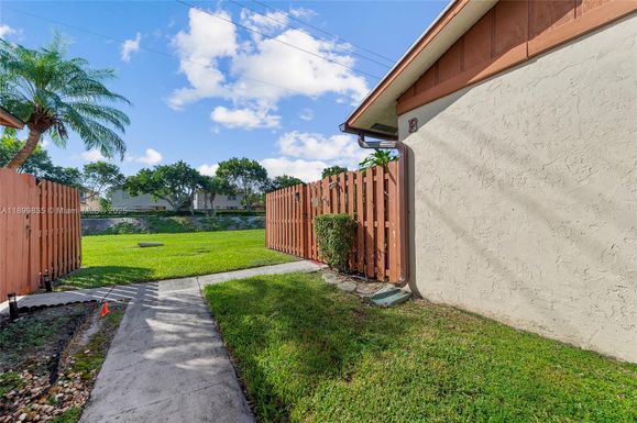1101 Summit Place Cir # B, West Palm Beach FL 33415