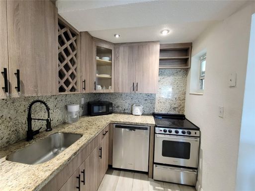 8609 SW 68th Ct # 5, Pinecrest FL 33156