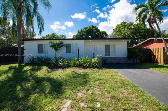 6210 Kimberly Blvd, North Lauderdale FL 33068