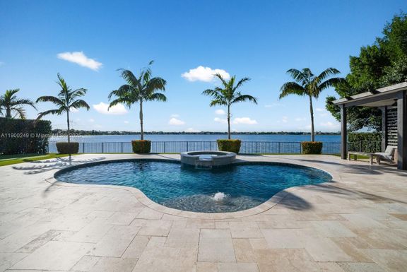 8445 E Watercrest Cir E, Parkland FL 33076