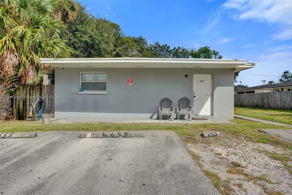 4655 Myla Ln, West Palm Beach FL 33417