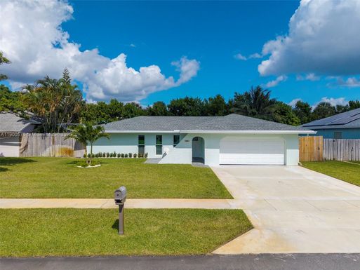 635 NE 15th Pl, Boynton Beach FL 33435
