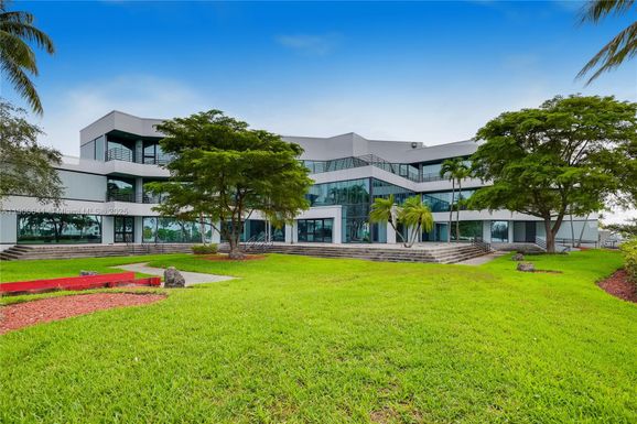 1800 NW 89th Pl, Doral FL 33172