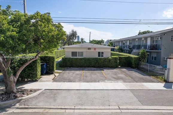 900 SW 5th Ave # 3, Miami FL 33130