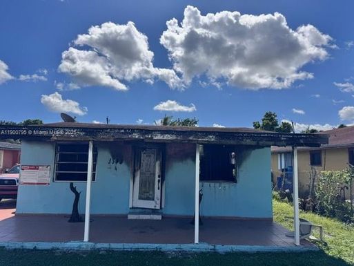 3330 NW 101st St, Miami FL 33147