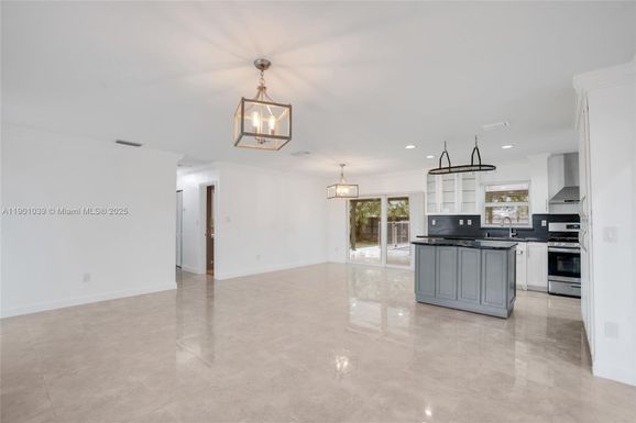 10440 SW 126th Ave, Miami FL 33186