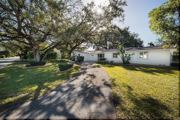 8390 SW 132nd St, Pinecrest FL 33156