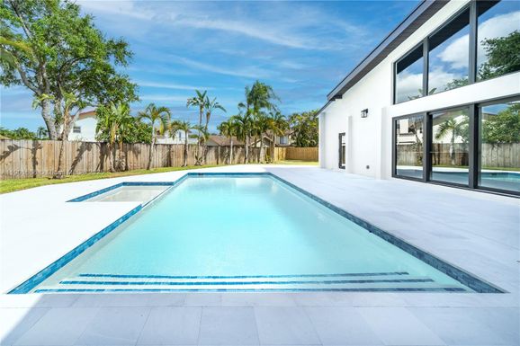 842 W Coco Plum Cir, Plantation FL 33324