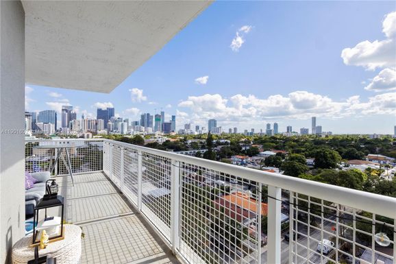 900 SW 8th St # 1009, Miami FL 33130