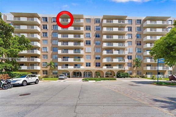 1455 N Treasure Dr, North Bay Village FL 33141