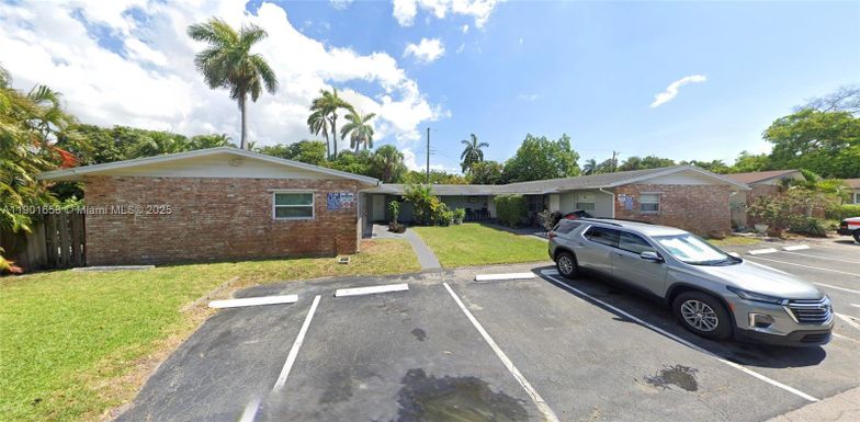 355 NW 32nd St, Oakland Park FL 33309