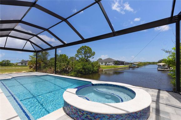 4009 W Jacaranda Pkwy, Cape Coral FL 33993