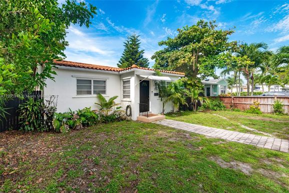 2506 Harding St, Hollywood FL 33020