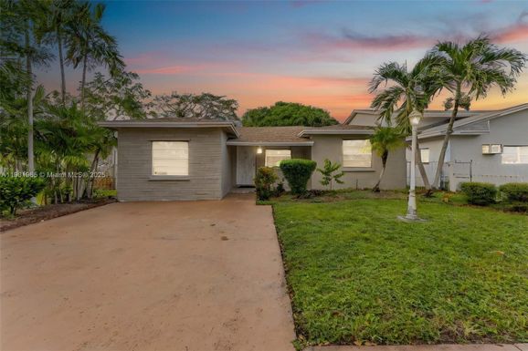 608 NW 9th St, Hallandale Beach FL 33009