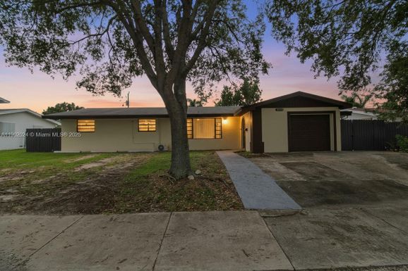 11120 SW 176 St, Miami FL 33157