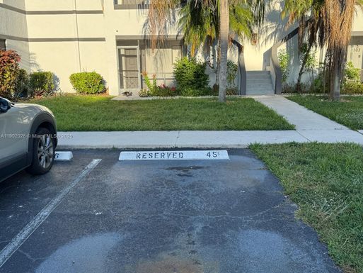 161 Lakeview Dr # 102, Weston FL 33326