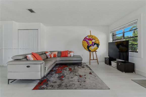 6825 NW 169th St # 54H, Hialeah FL 33015