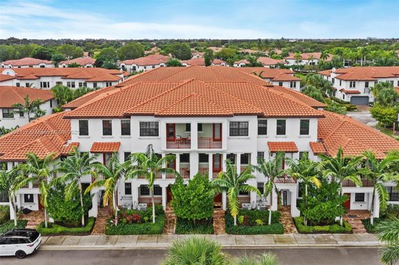 11668 SW 13th Ct, Pembroke Pines FL 33025