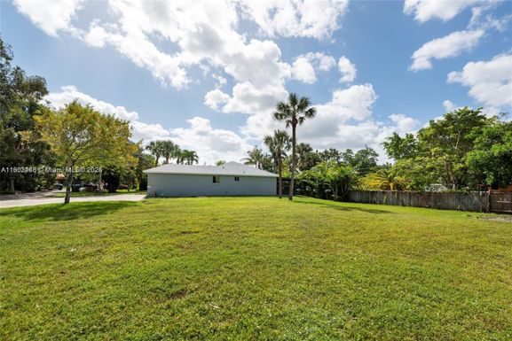 2449 SW 43rd Ter, Fort Lauderdale FL 33317
