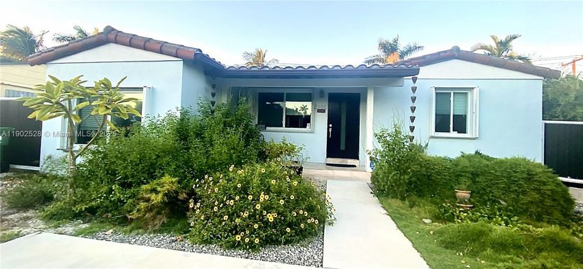 5935 SW 42nd St, Miami FL 33155