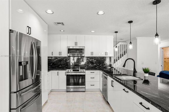 2261 NW 139th Ave, Sunrise FL 33323