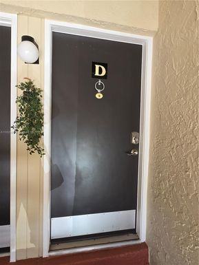 5242 NE 6th Ave, Building D 27 # 27, Oakland Park FL 33334