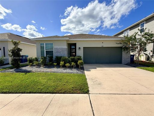 1052 Sugarwood St, Davenport FL 33837