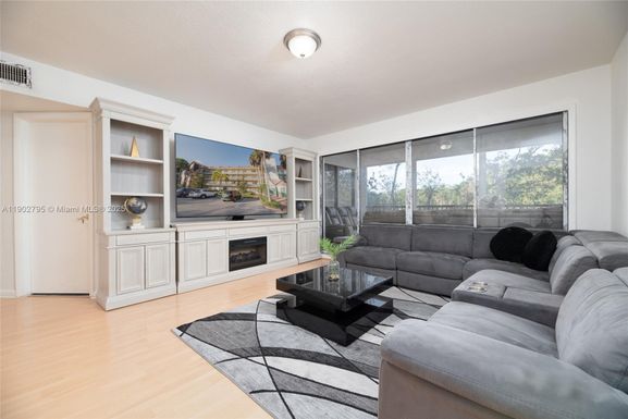 1720 Hammock Blvd # 209, Coconut Creek FL 33063