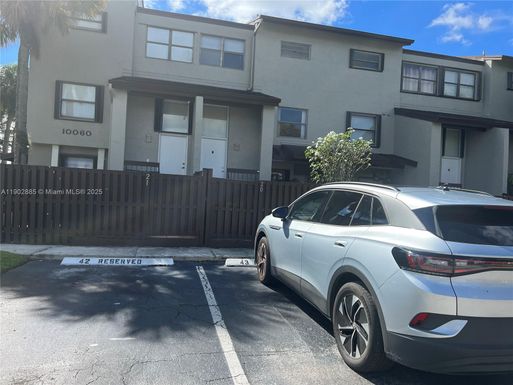 10060 NW 9th St Cir # 20, Miami FL 33172