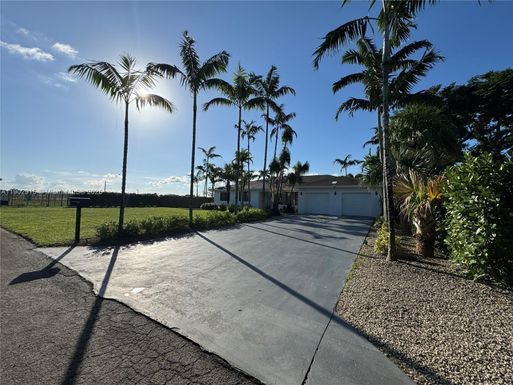 20440 SW 292nd St, Homestead FL 33030