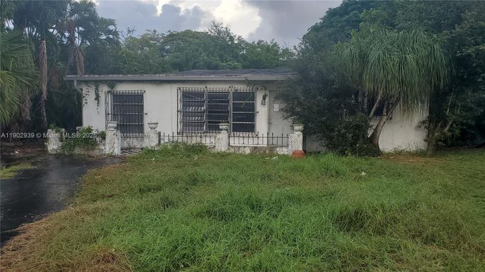 5909 NW 27th St, Margate FL 33063