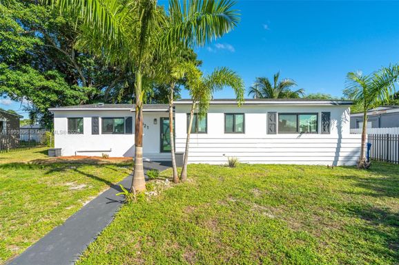 1021 NW 195th St, Miami Gardens FL 33169