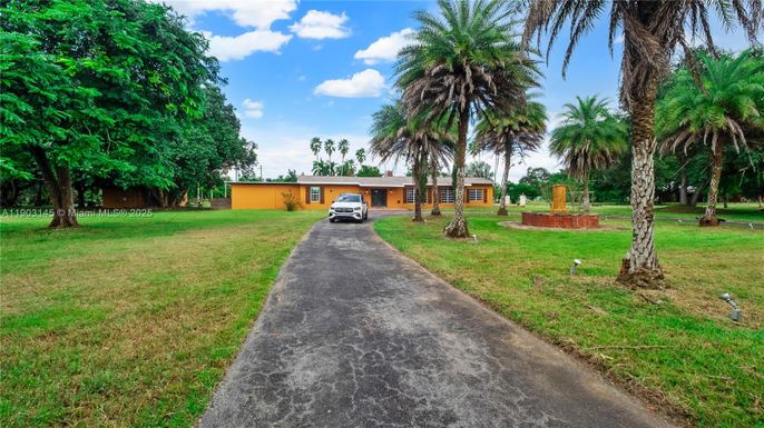 16255 SW 216th St, Miami FL 33170