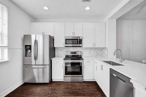 446 NE 2nd Ave # 7, Fort Lauderdale FL 33301