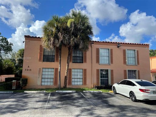 7215 Miami Lakes Dr # A18, Miami Lakes FL 33014